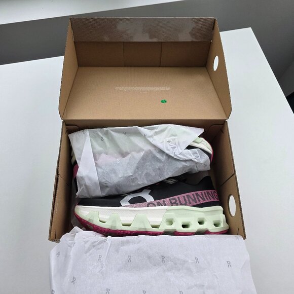 On Cloudmonster Hyper - 9 - Black/Lima - New in Box - Picture 4 of 4